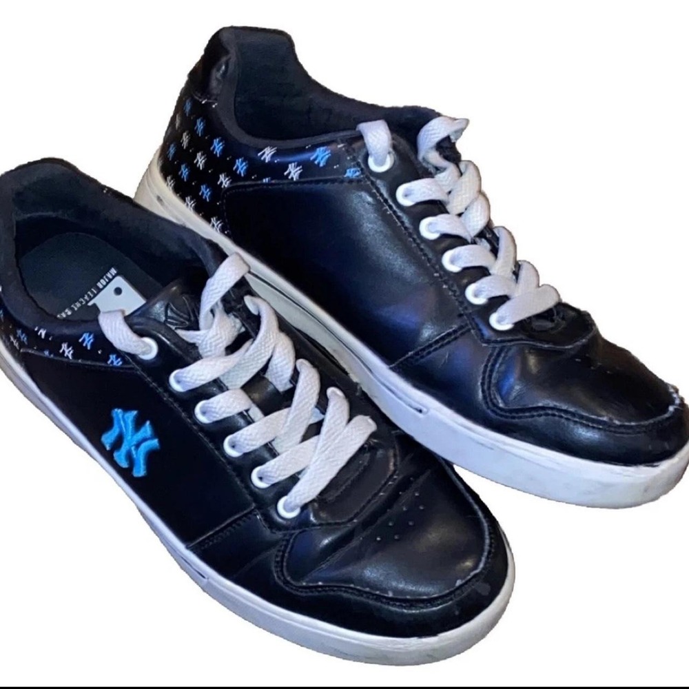 New York Yankees Leather Sneakers Logo Navy Embroidered Women's 5.5